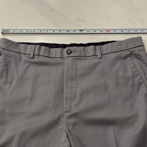 Men's Roundtree & Yorke Total Flex  Grey Slacks - Picture 5 of 8